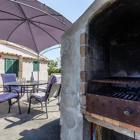 Catalina Petit By Renthousing *